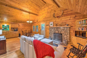 Secluded Waynesville Cabin about 13 Mi to Skiing!, Waynesville